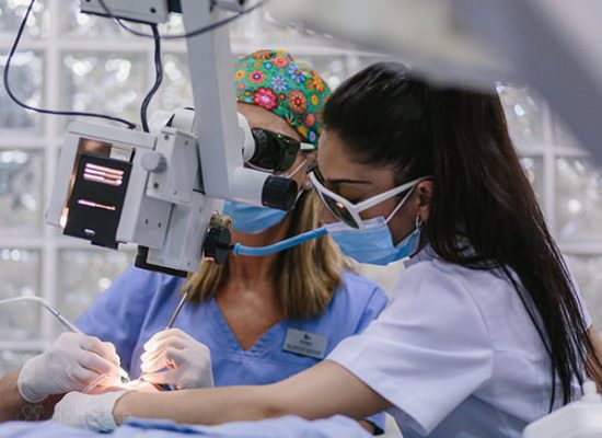 Blanqueamiento dental Luz LED en Sevilla Blanqueamiento dental Luz LED en Sevilla