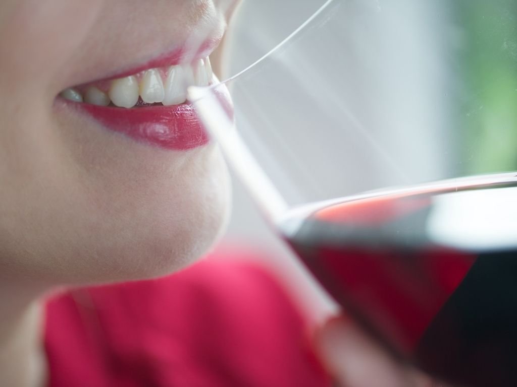 Dientes amarillos por comida